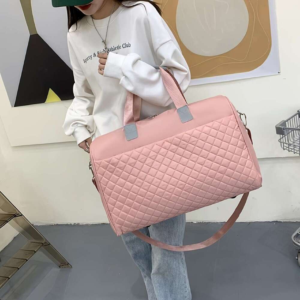 Chic Argyle Weekender Duffel - Stylish & Spacious Travel Bag with Secure Zipper for the Modern Traveler