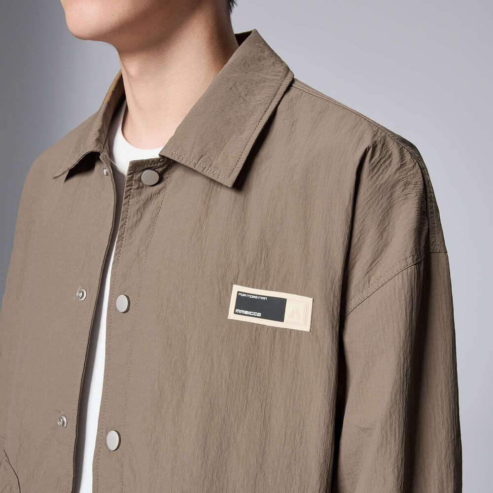 Momaike Simple Lapel Casual 2024 Autumn New Item Label Decoration Men's Jacket 80693
