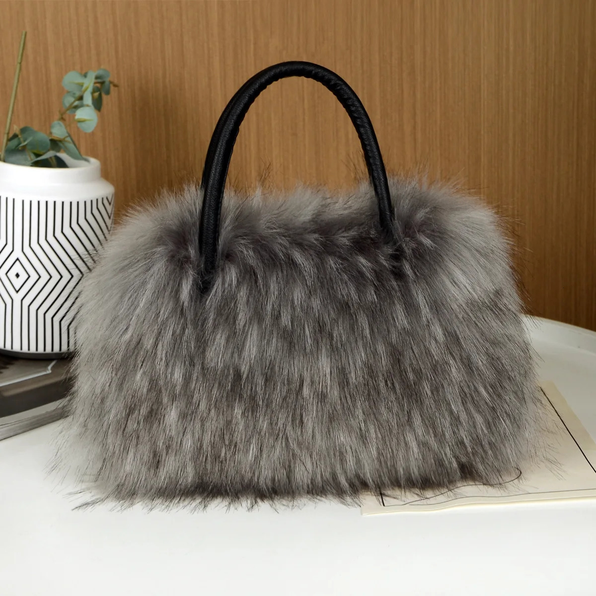 Fur Handbags Winter Hand faux Raccoon Fur Plush Bag Advanced Fashion Handheld One Shoulder Faux Fur Bag 241114