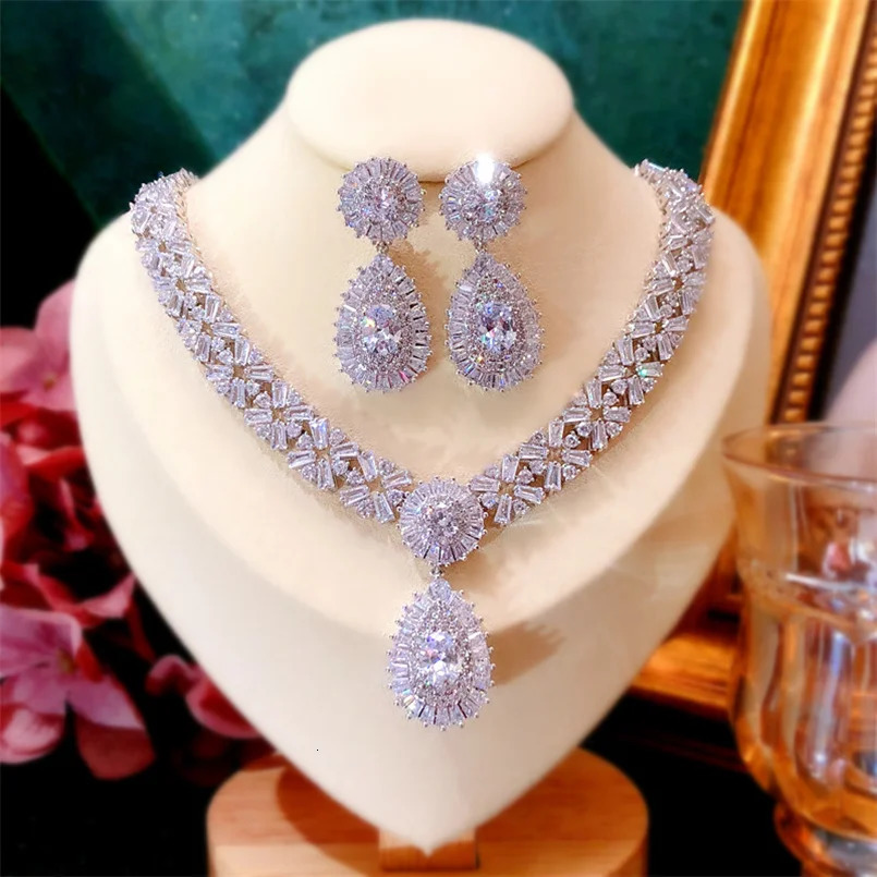 Necklace and Earring Set S925 Silver Needle 2-piece Bridal Jewelry Set Womens Crown Wedding Cube Zirconia Accessories 241115