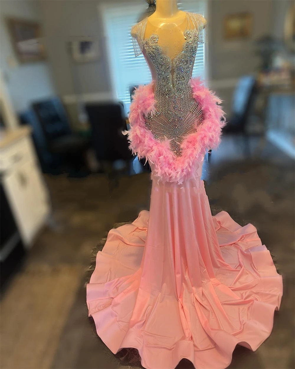Pretty Pink Satin Feathers Mermaid Prom Dresses 2024 With Sier Rhinestone For Black Girls Sheer Neck Plus Size Formal Evening Ocn Gowns