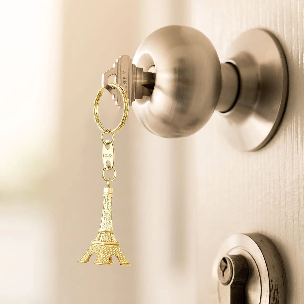 10-30 vintage Eiffel Tower keychains with cute decorative keychains in 3 colors of bronze silver and gold 241115