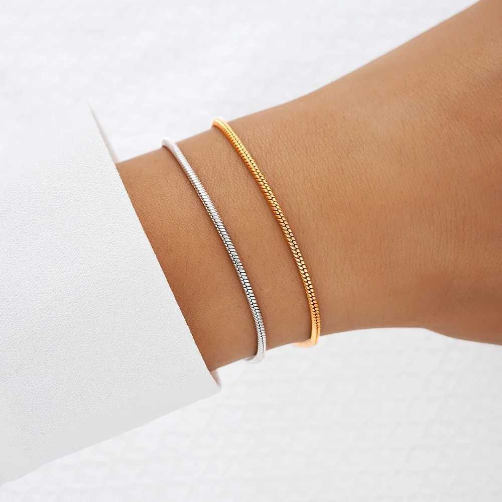 Classic Couples Men Women Gold Color Bracelets for Women Stainless Steel Thin Snake Bone Chain Lobster Clasp Snap Button JewelryXJ241118