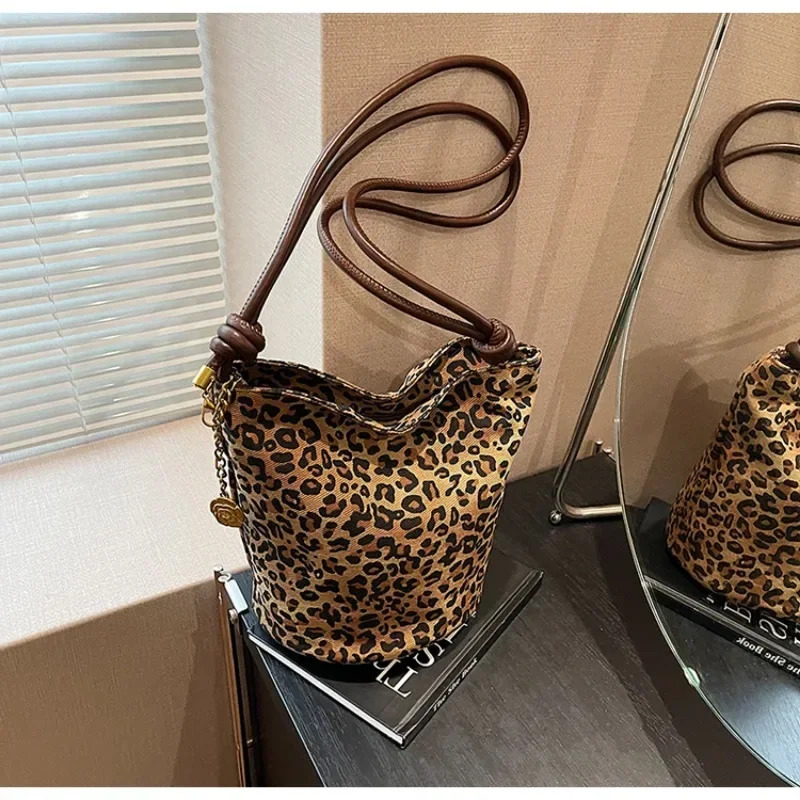 Leopard Print Women's 2024 Autumn Niche Design Fashionable Shoulder Super Popular Crossbody Bucket Bag