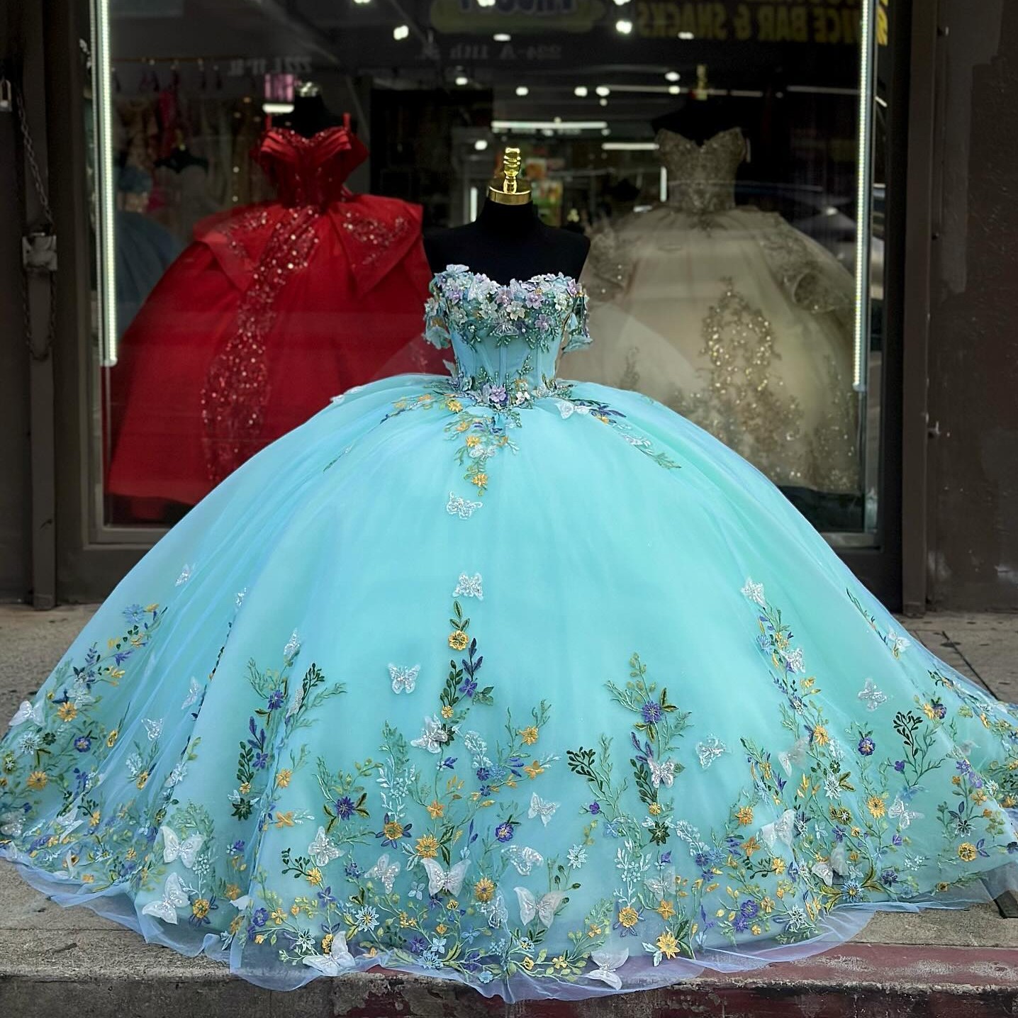 Charming Pearls Ball Gown 3D Appliqued Quinceanera Dresses Sequined Prom Gowns Off The Shoulder Necke Sixteen Sweet 15 Corset Masquerade Dress 0219