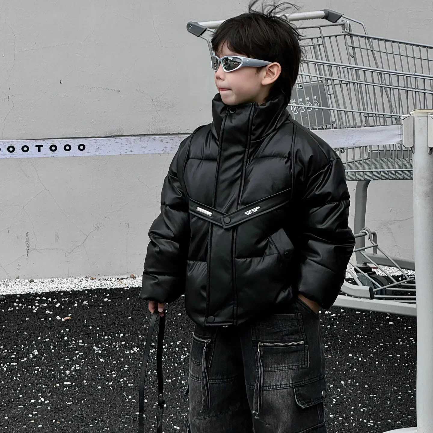 Childrens clothing solid color design feels like a leather top 2024 winter new boys fashion fully matched thick cotton apron jacket X241115