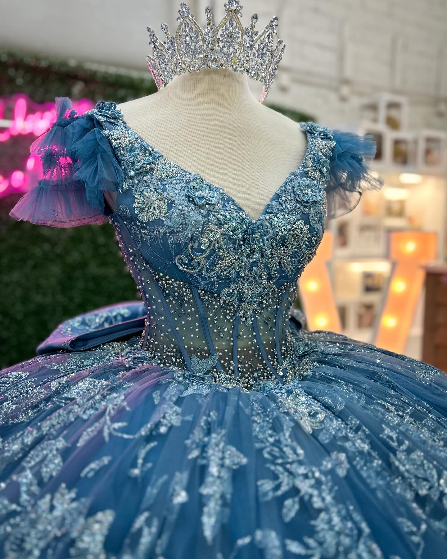Fabulous Pearls Ball Gown Beaded Quinceanera Dresses Sequined Prom Gowns Appliqued V Necke Sixteen Sweet 15 Corset Masquerade Dress 0220