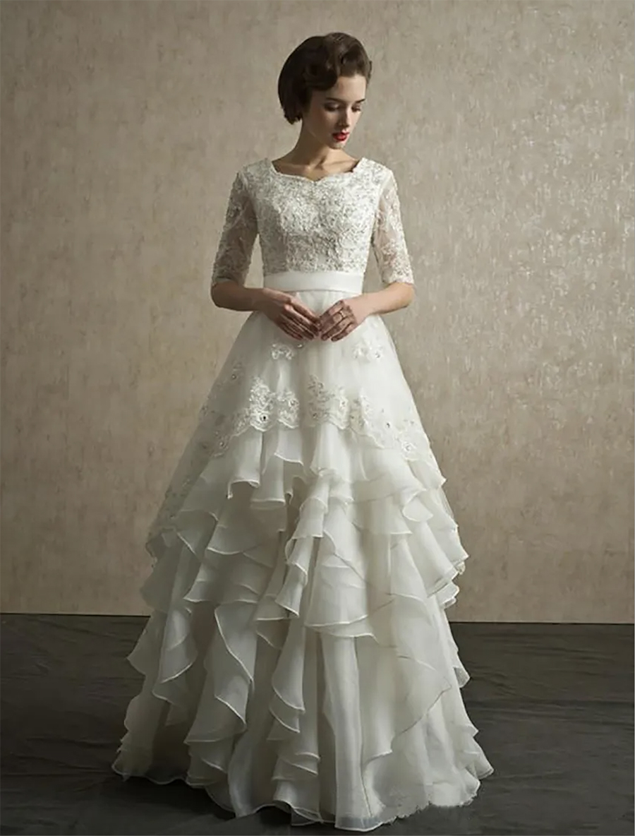 Vintage Half Sleeves Wedding Dresses Scoop Neck Appliqued Beaded Tiered Organza Floor Length country Beach Wedding Gowns Lace Up