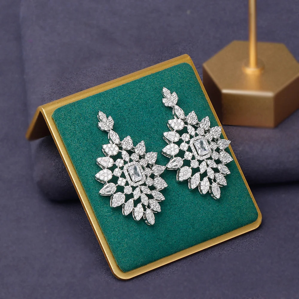 Gorgeous 5-layer simulated pearl necklace with planet pendant necklace zircon bracelet 4-piece womens wedding jewelry set 241115