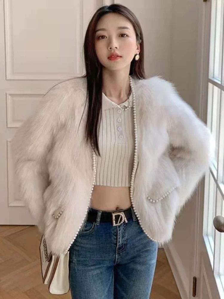 Winter Fashion Womens Elegant Warm Fur Integrated Coat Simulation Temperament Highend Small Fragrant Style Coat 241115