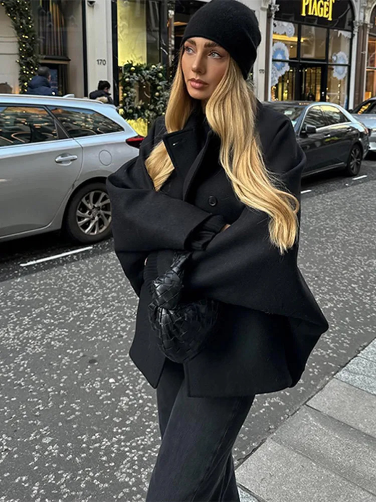 Retro Double-Breasted Lapel Short Coat Women Casual Loose Black Woolen Coats With Pockets Lady Winter Chic Street Overcoats 241114