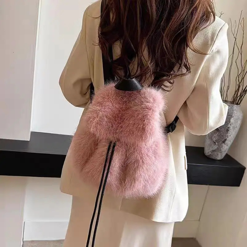 Plush Backpack Women Small Cute Drawstring Fluffy Bag Solid Soft Fleece Knapsack Winter Warm Fox Fur Mini Rucksack Sac 241114