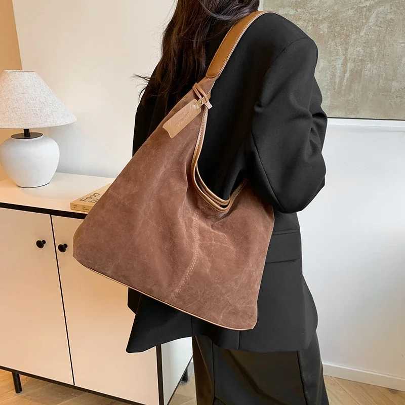 Single-shoulder bag Casa Corduroy Solid Zipper Shoder Bags 2024 Hot S Interior Cpartment Bags for Wen New Large Capacity Wens Handbags Z241115