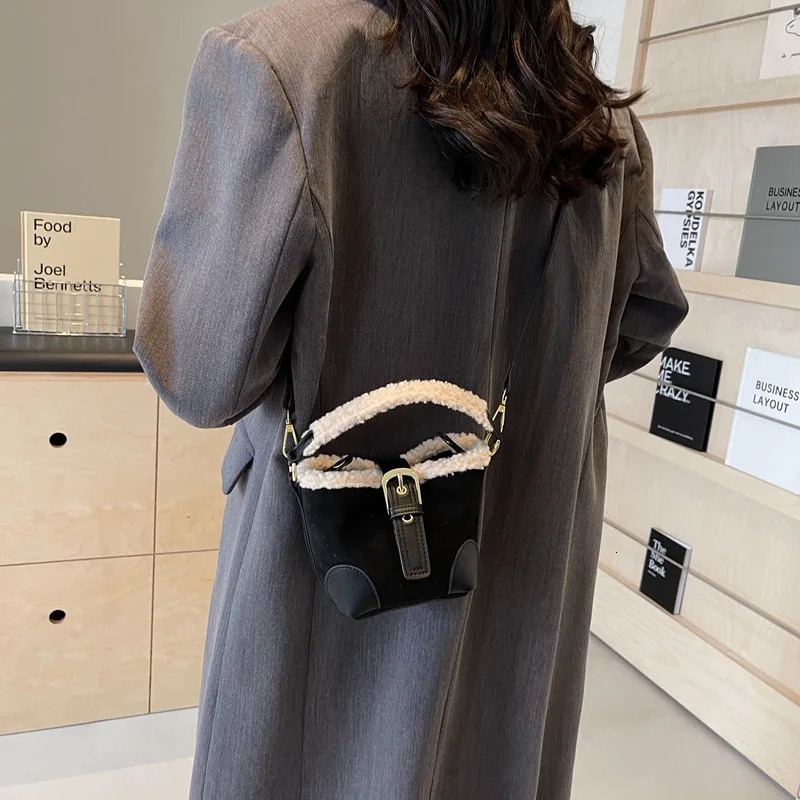 Lamb Wool Mini Vintage Suede Bucket Bag Women Maillard Retro Handbag for Ladies Faux Fur Shoulder Crossbody Bag Female Purses 241114