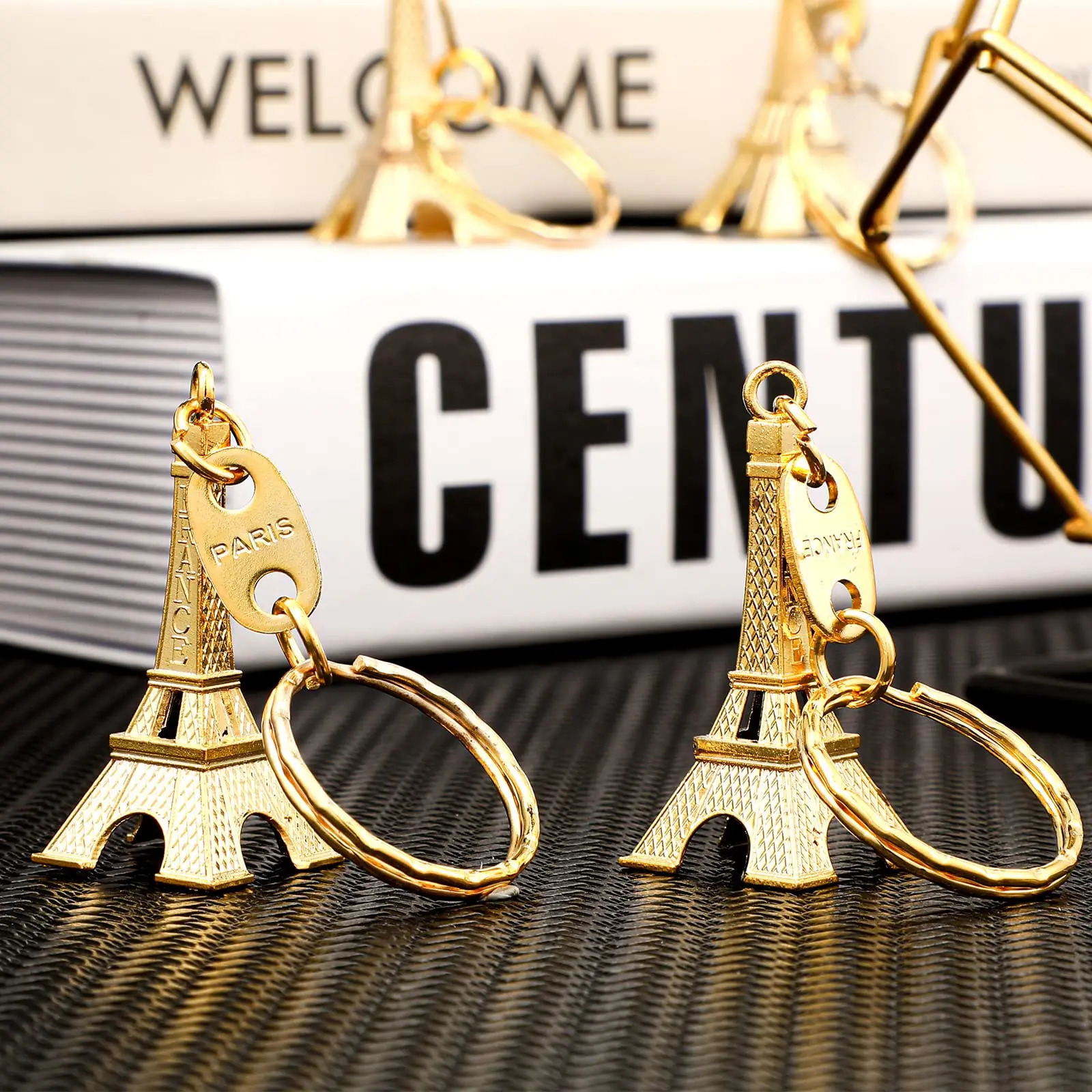10-30 vintage Eiffel Tower keychains with cute decorative keychains in 3 colors of bronze silver and gold 241115
