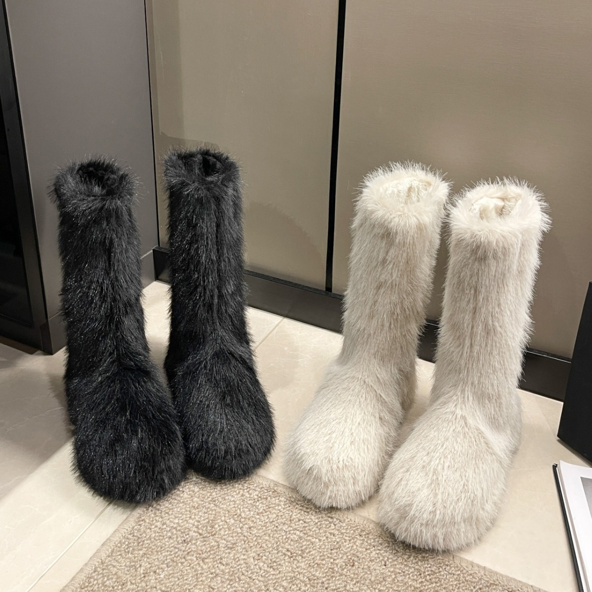 Women's Winter New Style Side Zipper Thick Bottom with Velvet Warm Plush Boots.