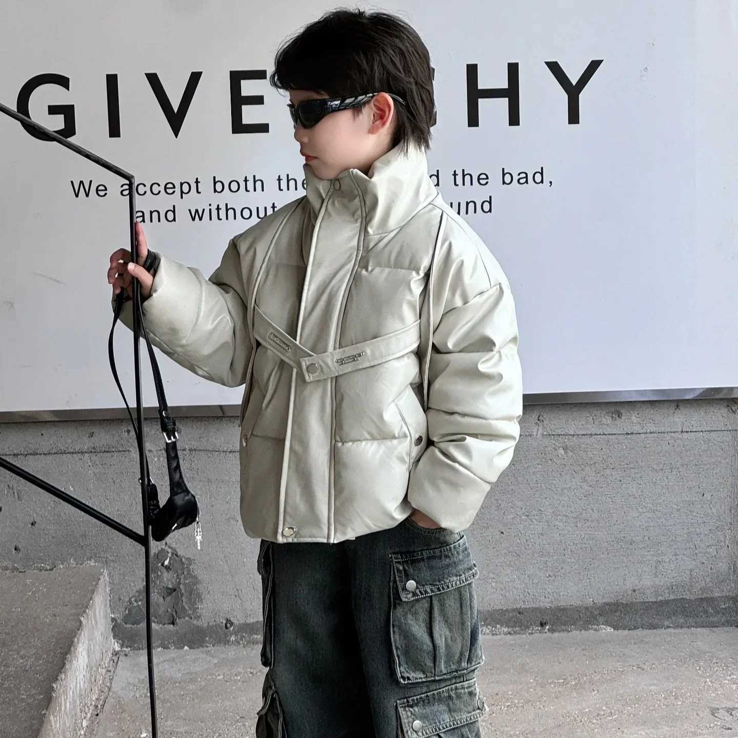 Childrens clothing solid color design feels like a leather top 2024 winter new boys fashion fully matched thick cotton apron jacket X241115