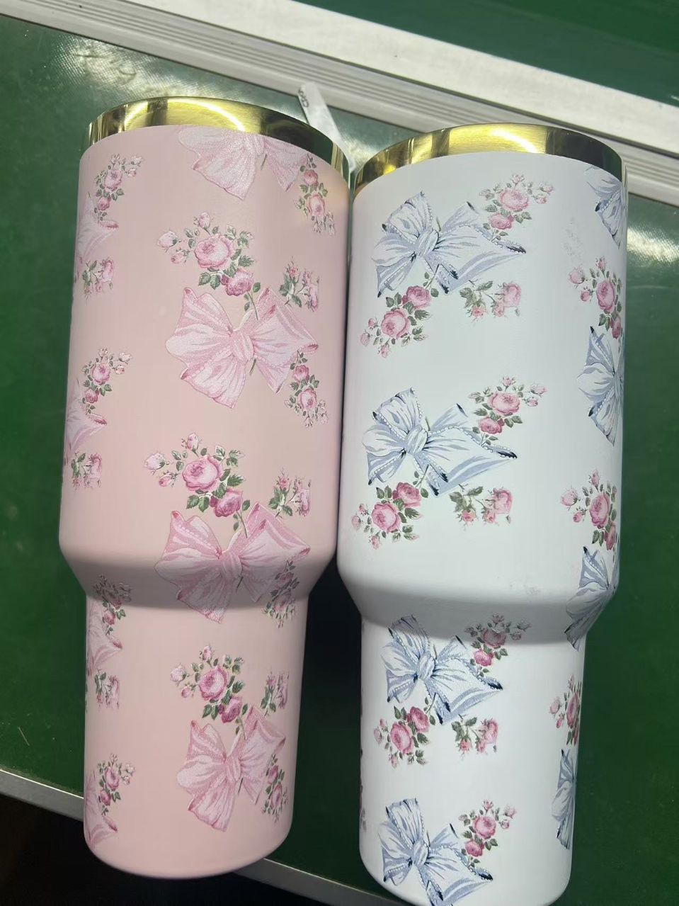 40oz Christmas Floral Cups Rose Blue Magnolia Lilac Stainless Steel Tumblers with Silicone Handle Lid Straw Wicked 40 oz Shiny Eermald Green Pink Car 