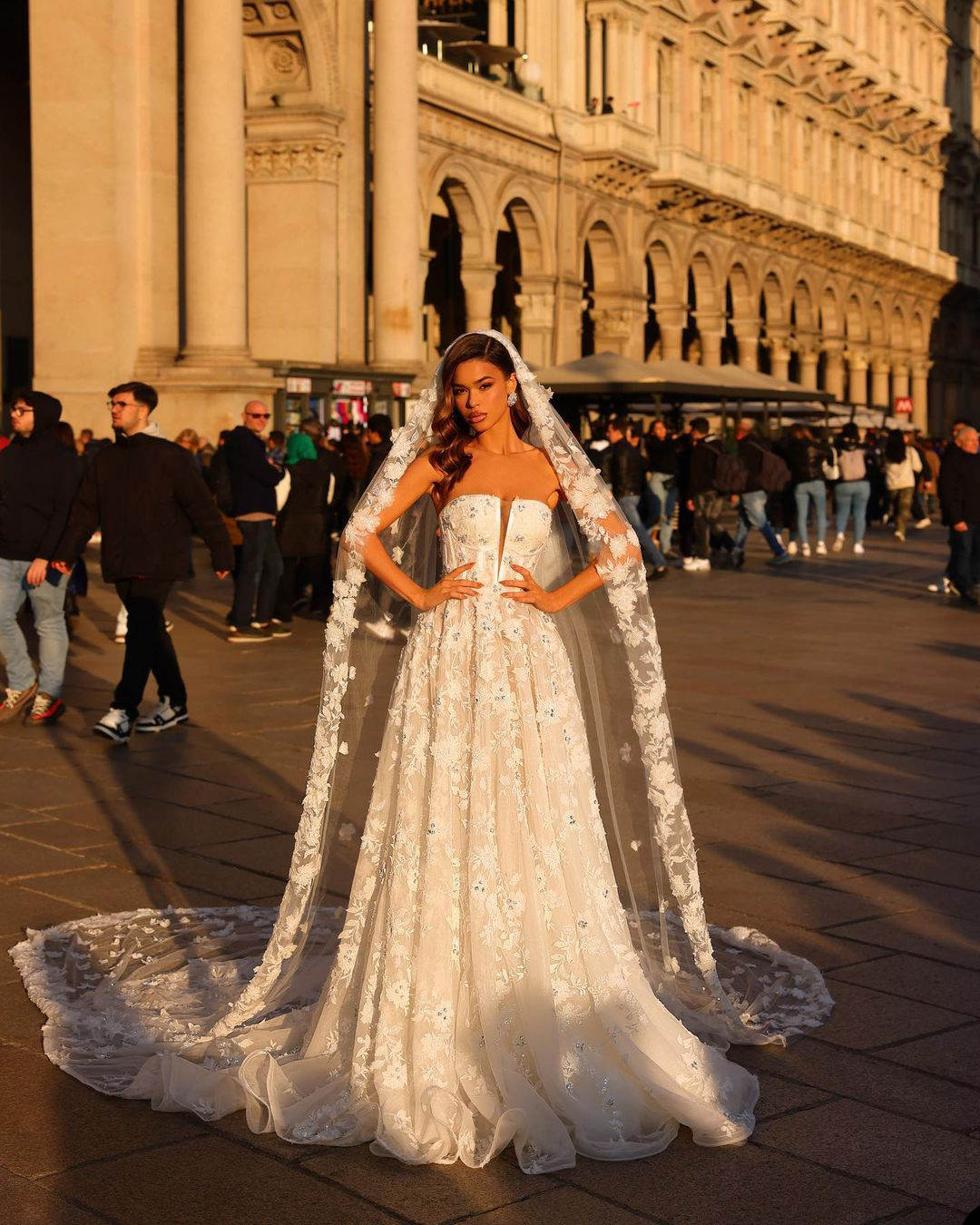 Vintage Wedding Dress For Women Strapless Sleeveless Bridal Gown Sequins Appliques With Veil Sweep Train Customized Dresses vestidos de novia