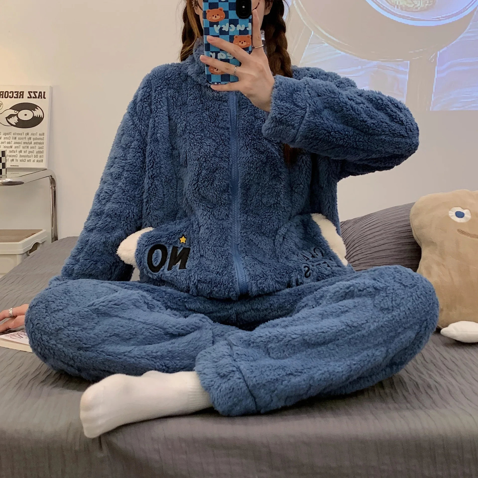 Womens winter fluffy plush zipper loose fit suitable for crossover sleepwear long sleeved home jacket 241115