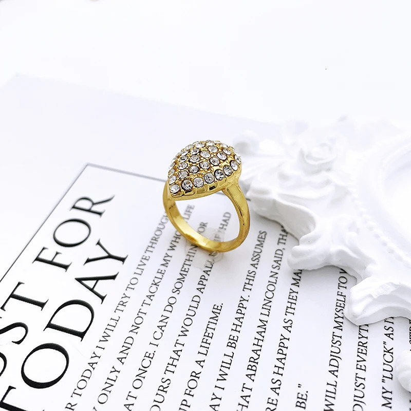 Dubai Gold Womens Jewelry Set Classic Necklace Earrings Charm Bracelet Banquet Ring Party Jewelry 18K Gold Plated 241115