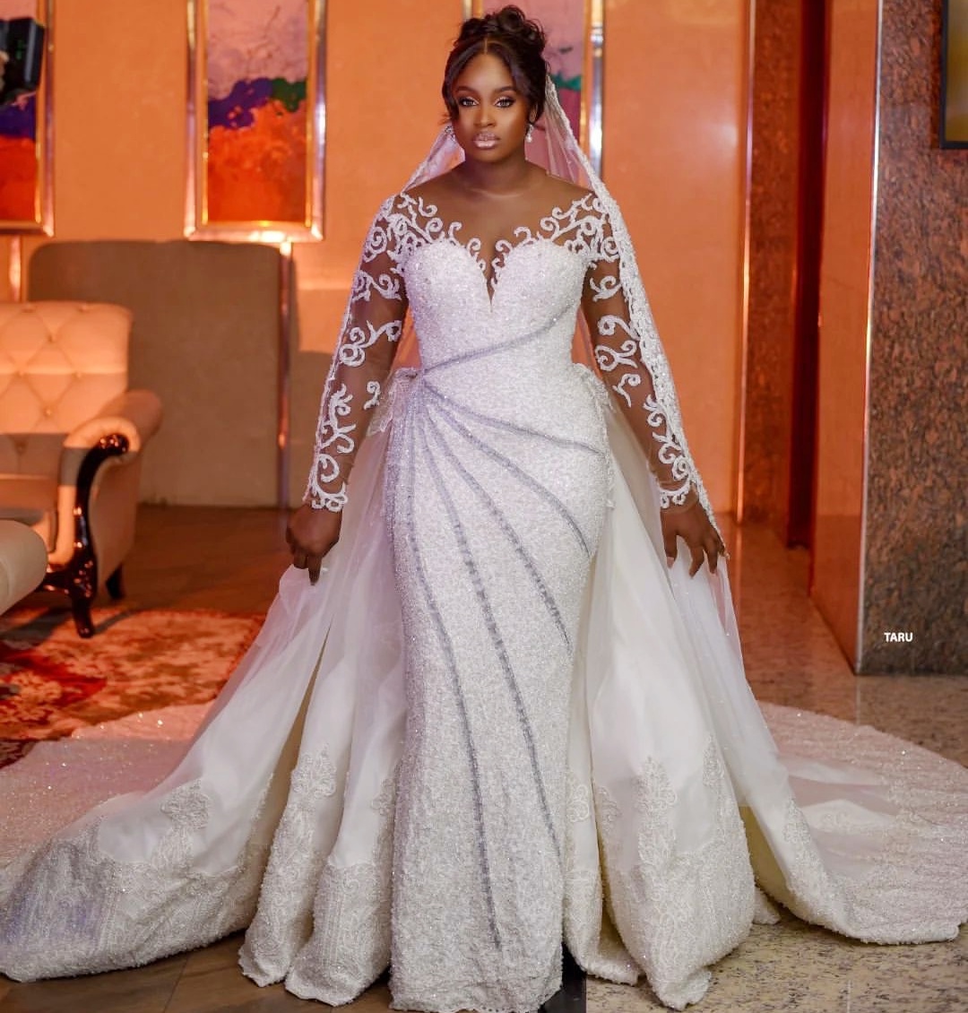 2024 Arabic Aso Ebi Plus Size Ivory Bride Dresses Beaded Crystals Sequined Luxurious Detachable Train Lace Vintage Bridal Gowns Dress For Bride