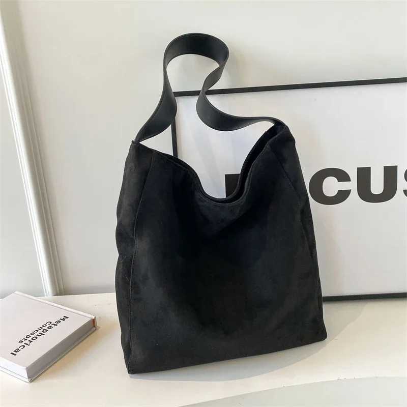 Single-shoulder bag New Solid Color Veet Hasp Wens Shoder Bag 2024 Hot Selling High Beauty Crossbody Bag Fi Soft Simple Cmuter Handbag Z241115