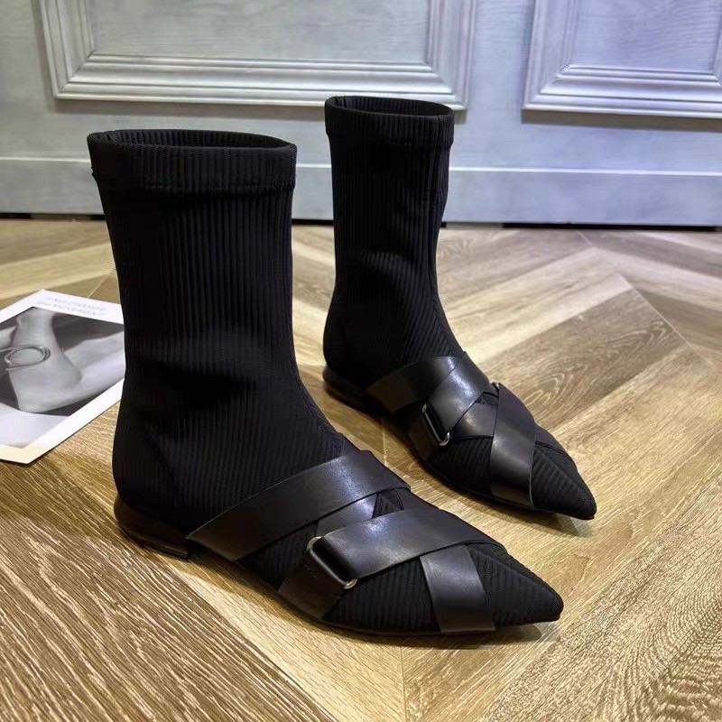 2024 autumn and winter new pointed toe thick heel short boots.