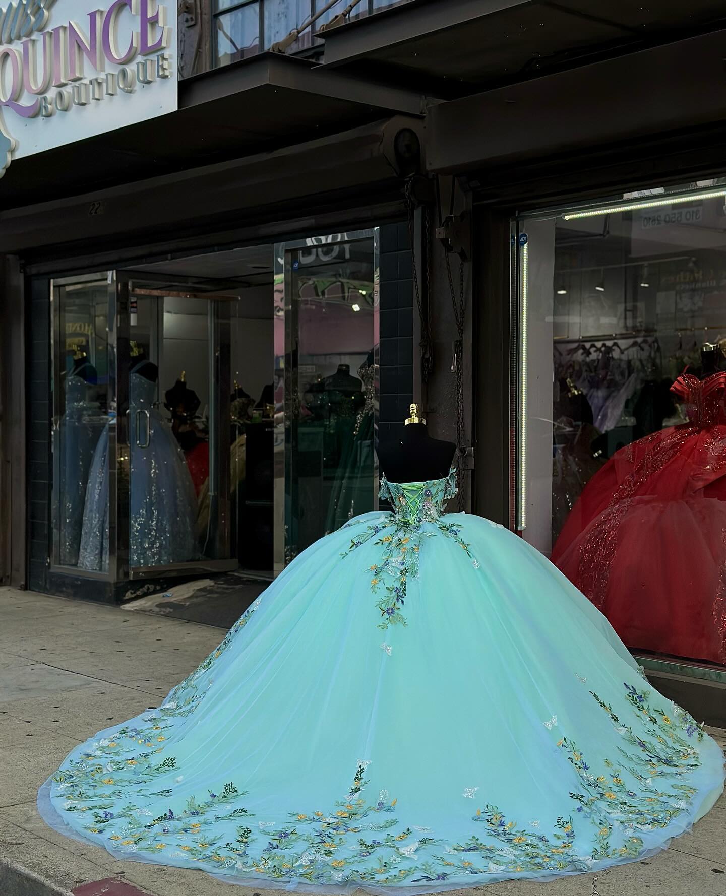 Charming Pearls Ball Gown 3D Appliqued Quinceanera Dresses Sequined Prom Gowns Off The Shoulder Necke Sixteen Sweet 15 Corset Masquerade Dress 0219