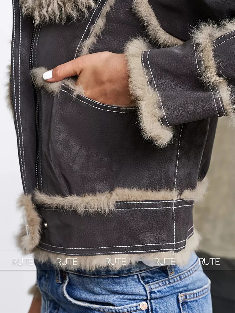 fur coat women winter 2024 Sheepskin Fabric ONeck Rabbit lining Short jacket Fashionable Womens clothing 241115