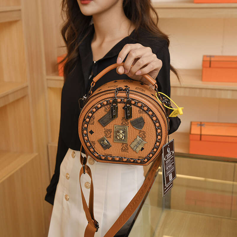 High quality niche badge for women's 2023 spring new trendy and fashionable Korean version versatile single shoulder crossbody small round bag