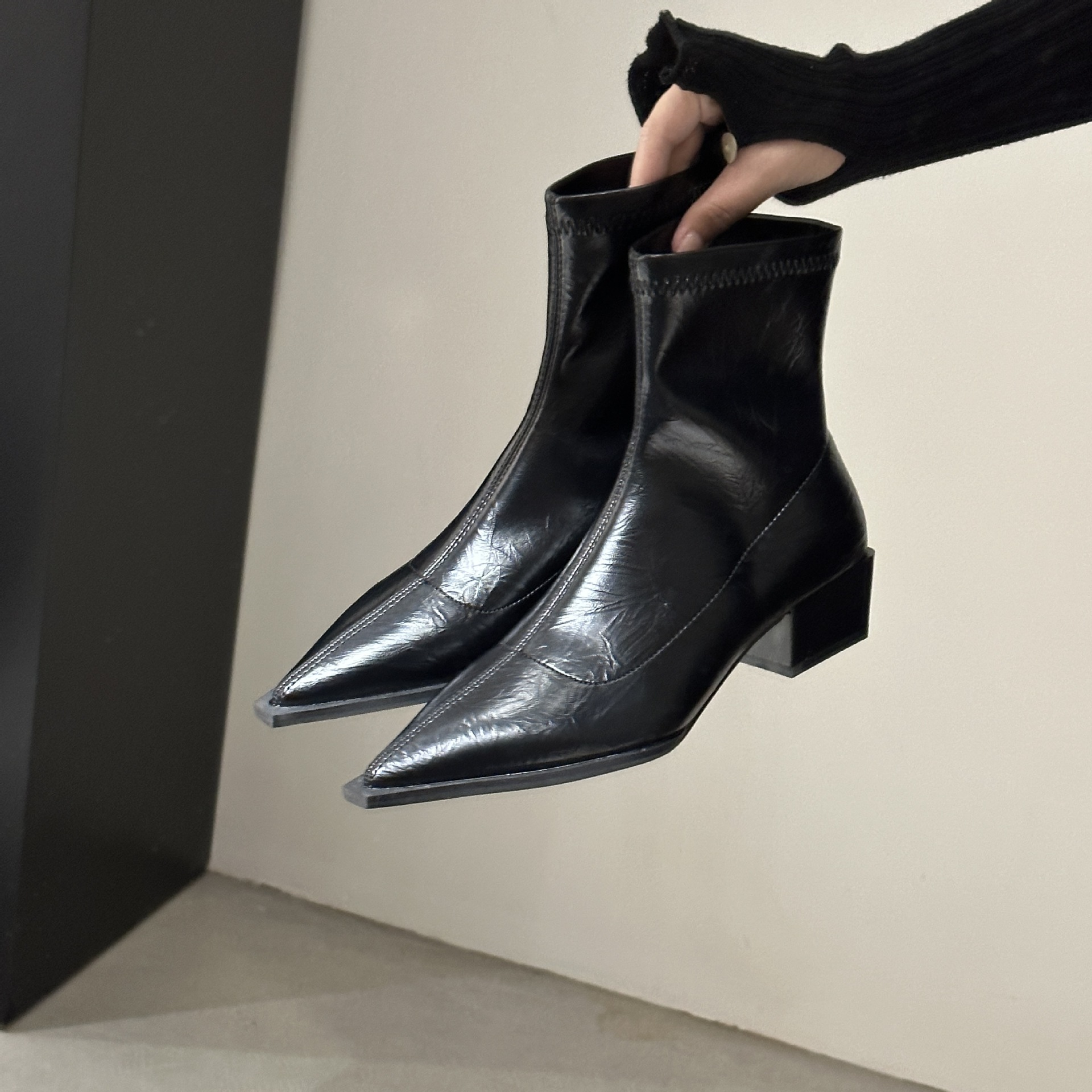 Autumn/Winter Pointed Fashion Thick Heeled Short Boots.