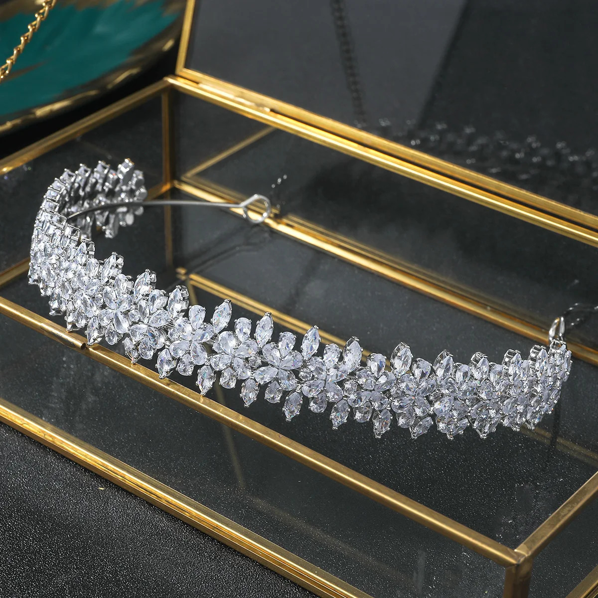 Bridal Headband Princess Tiaras Wedding Headband Cubic Zirconia Crown Womens Ball Birthday Party Headwear 241115