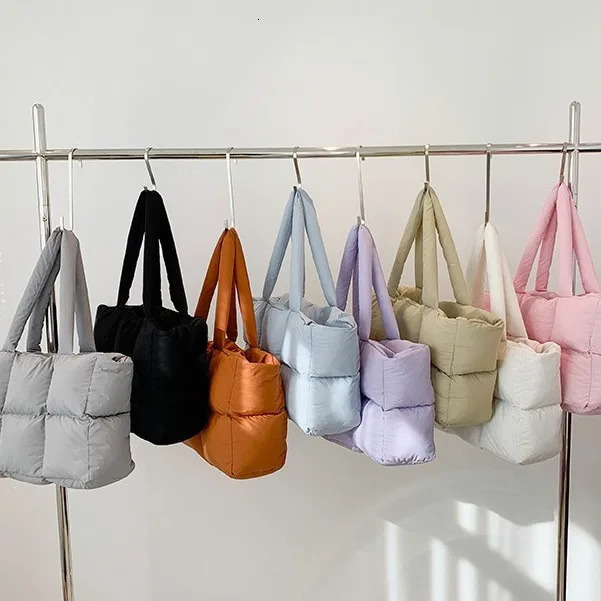 Fashion Large Capacity Padded Women Shoulder Bag er Quilted Lady Handbag Casual Nylon Soft Puffer Bag Big Tote Purse 2024 241115