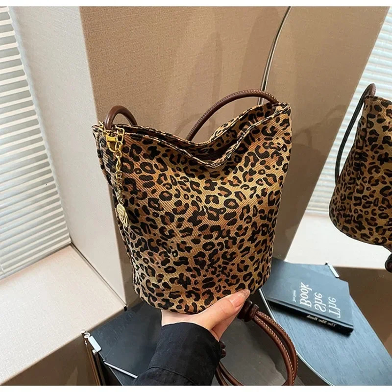 Leopard Print Women's 2024 Autumn Niche Design Fashionable Shoulder Super Popular Crossbody Bucket Bag