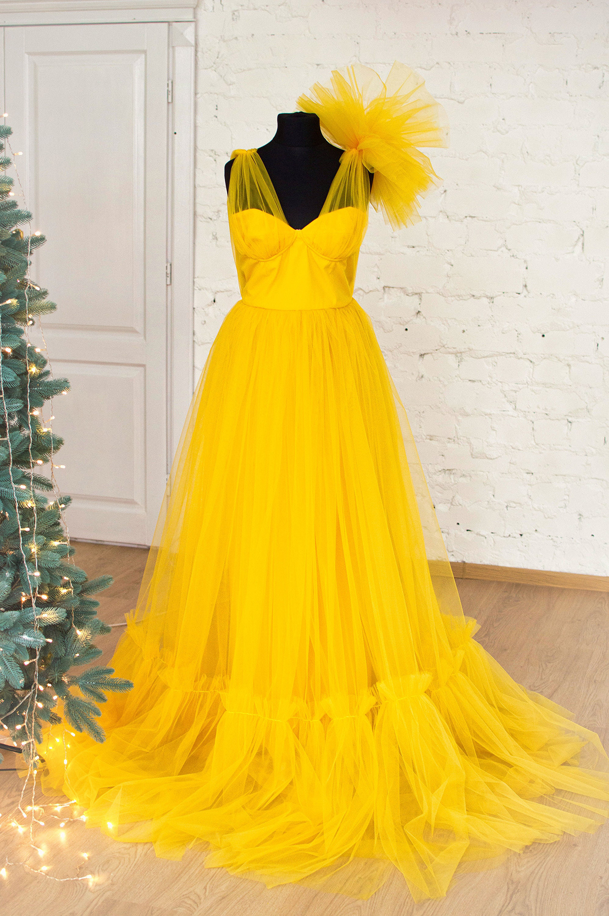 Light Women Evening Dresses V Neck Sleeveless Prom Gowns Ruffles Tulle Sweep Train Dress Custom Made Robe De Soiree