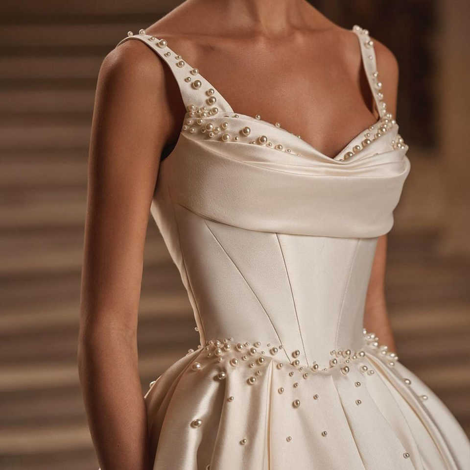 Elegant Pearls Wedding Dresses Spaghetti Straps Bride Gowns A E Satin Sleeveless Custom Made Backless Bridal Vestidos De Novia