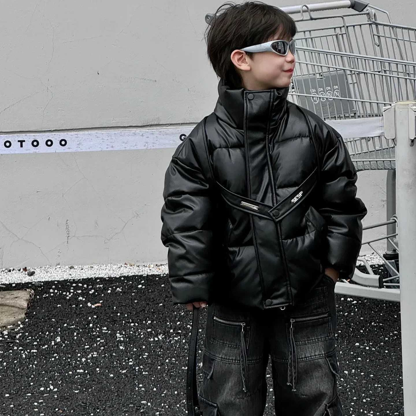 Childrens clothing solid color design feels like a leather top 2024 winter new boys fashion fully matched thick cotton apron jacket X241115