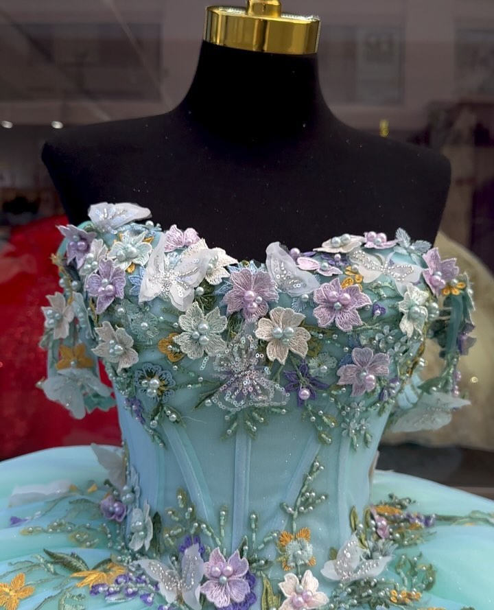 Charming Pearls Ball Gown 3D Appliqued Quinceanera Dresses Sequined Prom Gowns Off The Shoulder Necke Sixteen Sweet 15 Corset Masquerade Dress 0219