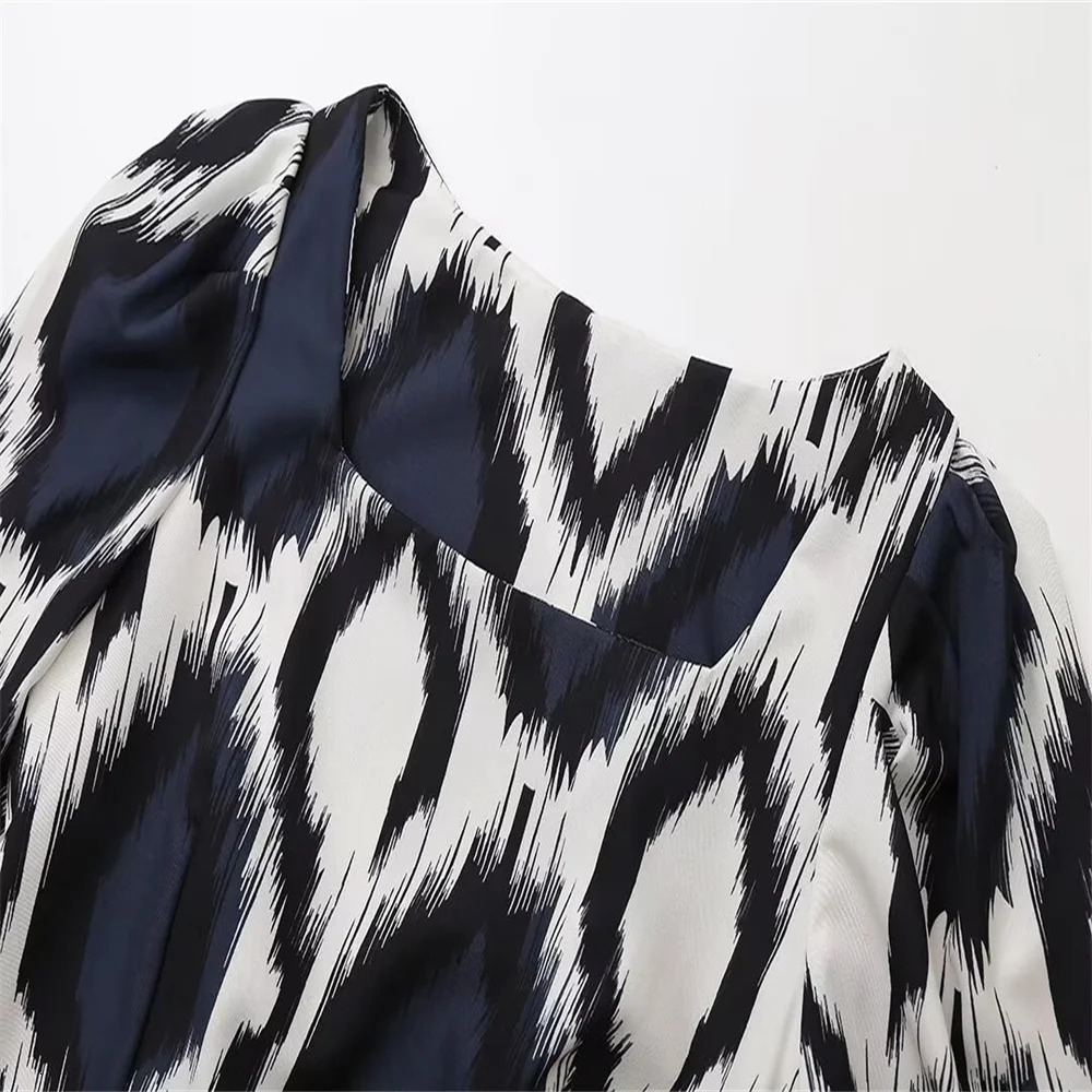 Kar Otza womens fashion simple printed square neck short top loose pleated skirt two-piece set 241114