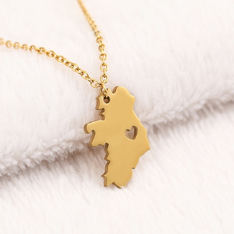 Republic of Ireland Country Heart Map Necklace Stainless Steel Outline Continent Dublin Pendant Necklaces for Motherland Hometown Female Ladies Party 