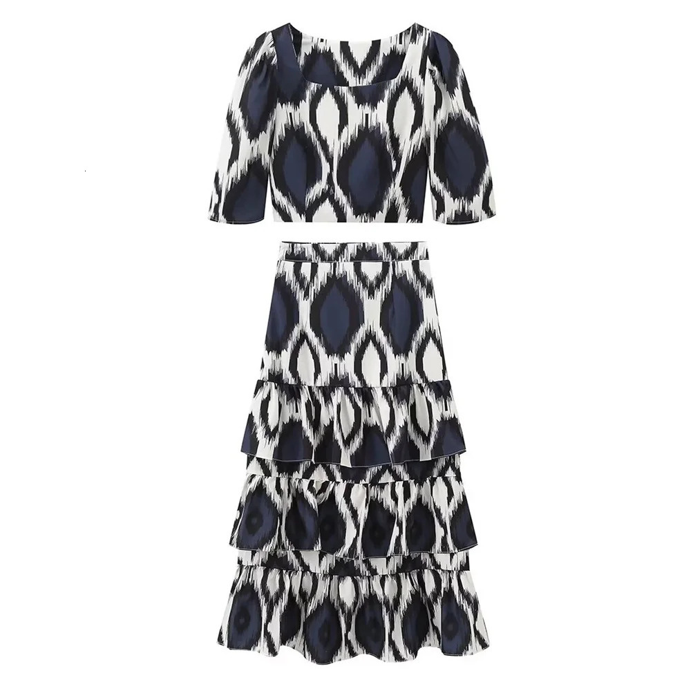 Kar Otza womens fashion simple printed square neck short top loose pleated skirt two-piece set 241114