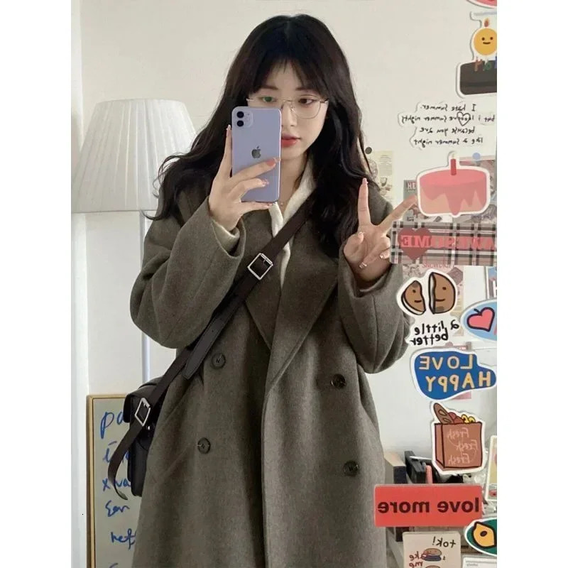 Womens medium length coat black wool jacket student jacket Korean style loose fit suitable for weight loss thick wool coat winter 241115