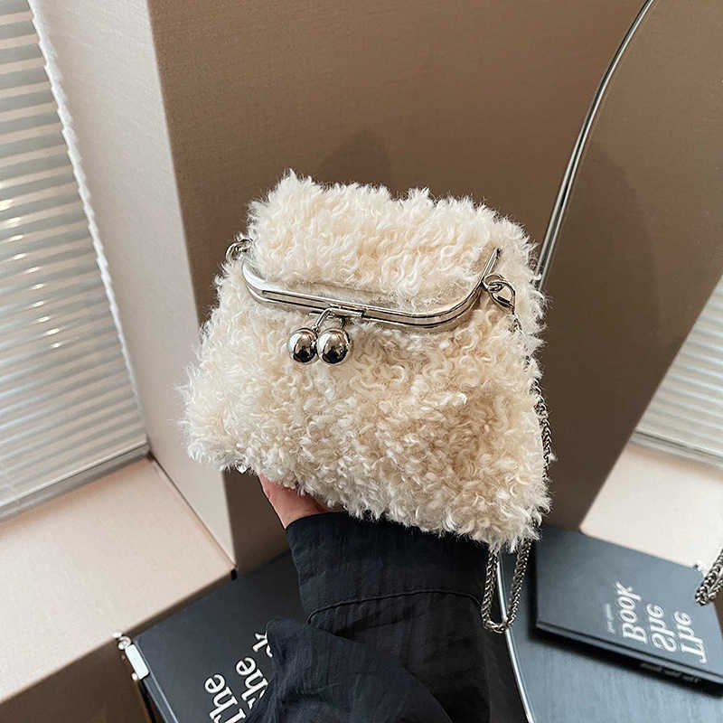 Autumn and winter lamb wool clip bag women's 2024 new chain crossbody bag super popular niche furry chain bag