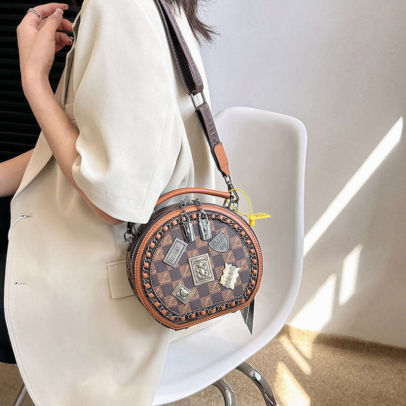 High quality niche badge for women's 2023 spring new trendy and fashionable Korean version versatile single shoulder crossbody small round bag