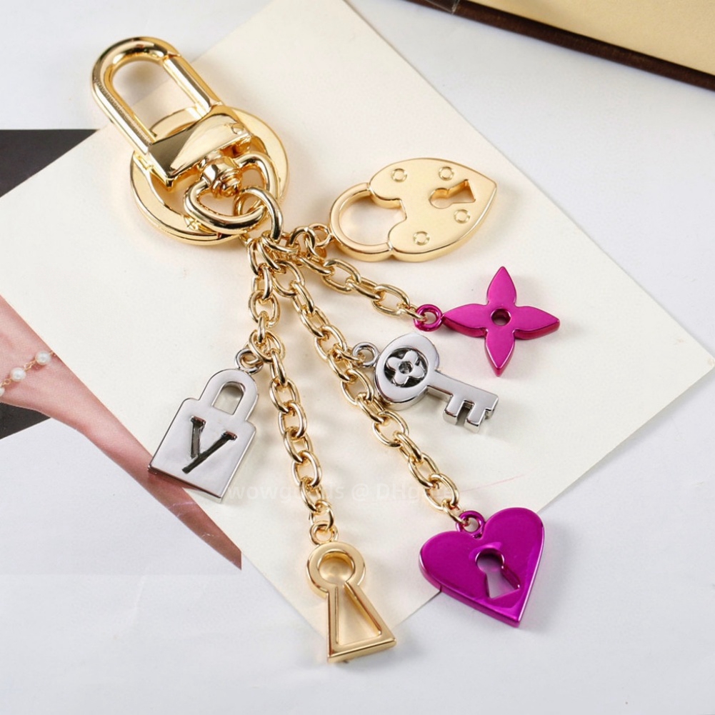 Fashion Keychain Designer Key Chain & Bag Charm High Quality Key ring Bag Accessries Pendant Lanyards Decor Car Keyring Handbag Men Women Letters Exquisite Gift