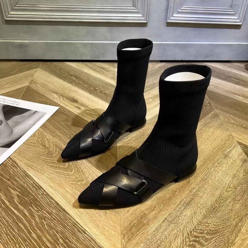 2024 autumn and winter new pointed toe thick heel short boots.