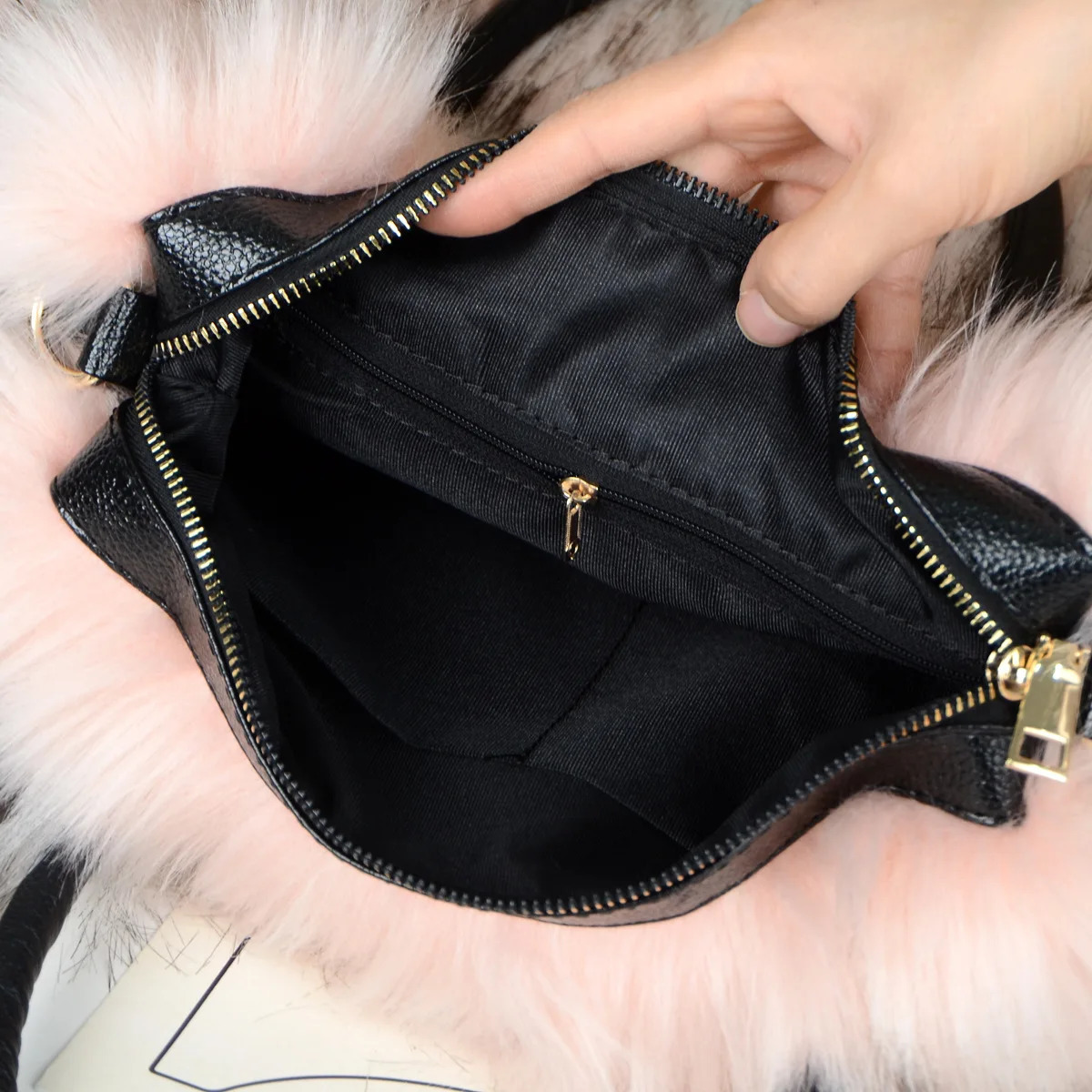 Fur Handbags Winter Hand faux Raccoon Fur Plush Bag Advanced Fashion Handheld One Shoulder Faux Fur Bag 241114