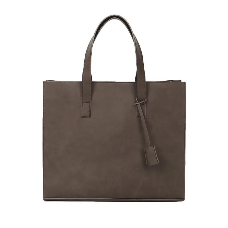 soft leather mens handbag retro large capacity handbag weekend mens shoulder messenger bag casual cross body bag 241114