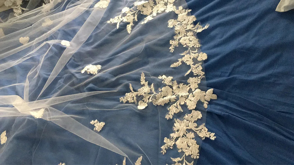 Customized real pos long lace decal wedding veil white ivory cathedral 1st floor bridal veil 3.5m bridal veil 241115